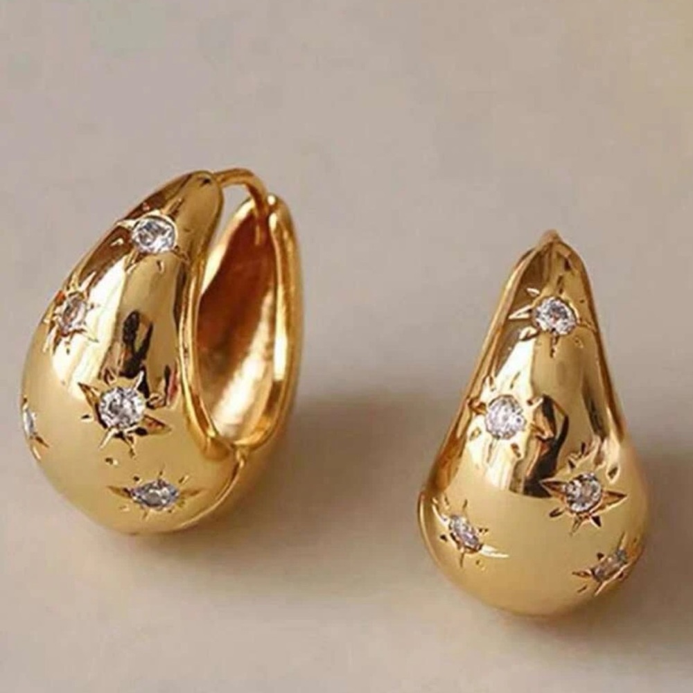 Minimalist Water Drop Rhinestones Earrings (Gold Tone)